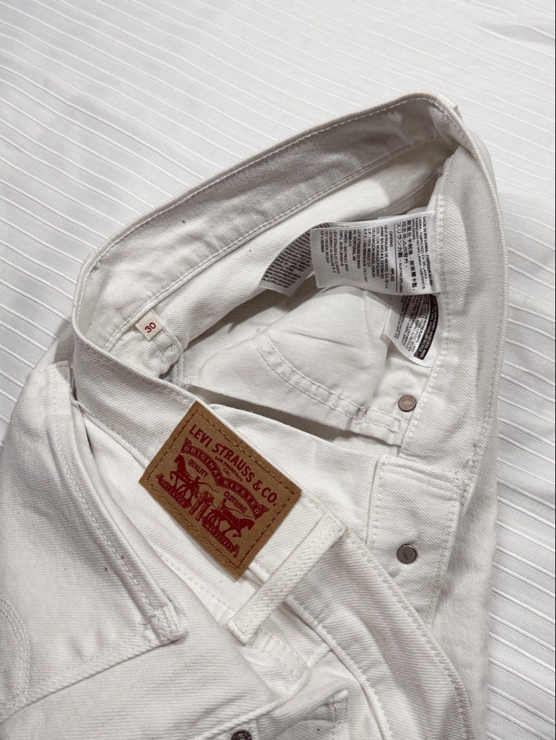 Levi's White Denim Shorts (Category: Shorts) located in Navotas City. Submitted by msgwnmxn (Listing ID 1428192980, Image 3). Description: like new condition, natambak lang sa sobrang daming levi’s pants 😅. - size: 30 wmns - first owner not ukay - og price: 2,890 - still nego for sure buyer.