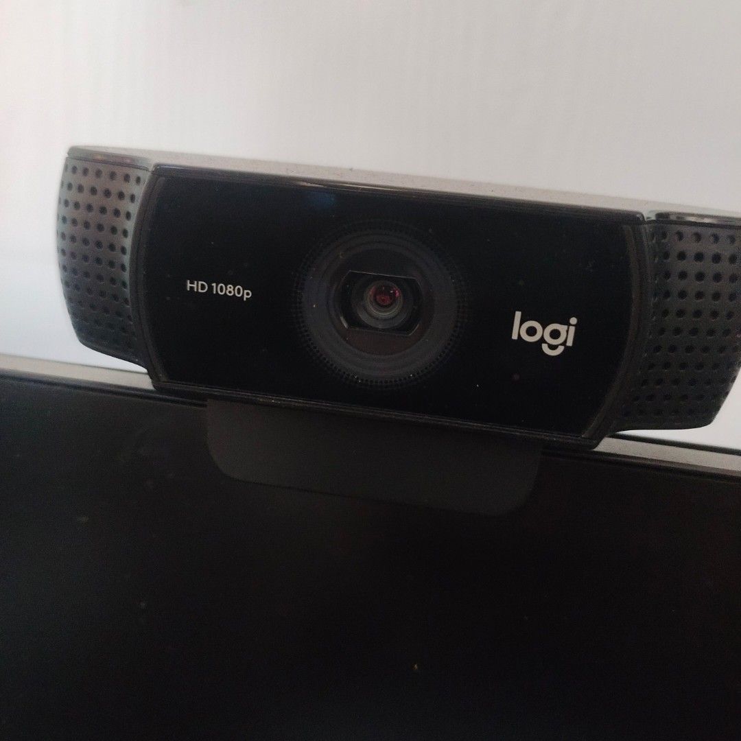 Logitech C922 Pro Webcam (Category: Webcams) located in Cavite. Submitted by yampolskie (Listing ID 1428171066, Image 2). Description: Working perfectly. With Tripod. Loc: Salawag, Dasma, Cavite Pickup or Lalamove ni buyer. May bawas pa sa sure buyer. .