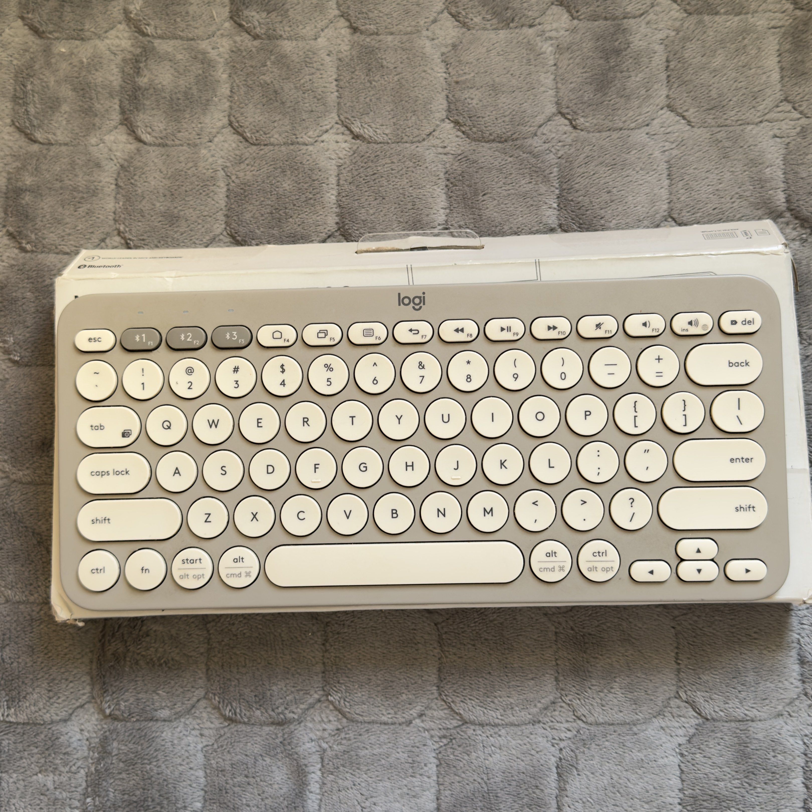 Logitech Multi-device K380 Bluetooth Keyboard (Category: Computer Keyboard) located in Quezon City. Submitted by racollo (Listing ID 1428108124, Image 1). Description: RFS : Decluttering Condition : No flaws, linis lang kung OC din kayo. ❌❌NO LOWBALL BUYER❌❌.