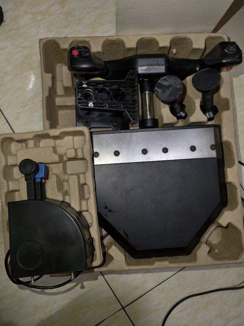 Logitech Pro Flight Yoke System (Category: Controllers) located in Cebu City. Submitted by ralphronald (Listing ID 1428233204, Image 3). Description: Logitech Pro Flight Yoke System includes the following: - Logitech Pro Flight Yoke - Logitech Pro Flight Throttle Quadrant.