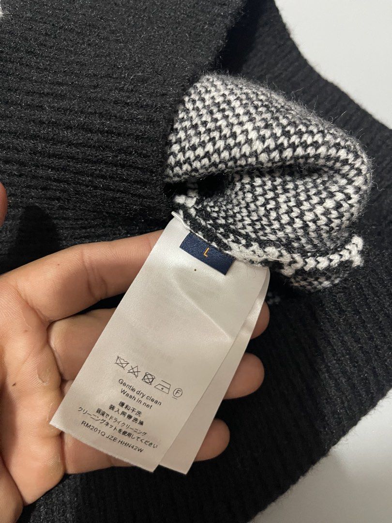 Louis Vuitton Argyle Short Sleeve Sweater (Category: Luxury Apparel) located in Calapan. Submitted by zyrielonti54697 (Listing ID 1428102770, Image 3). Description: Louis vuitton Size:large Dimes:18x20 Color rate:9.9/10 Issue:none.
