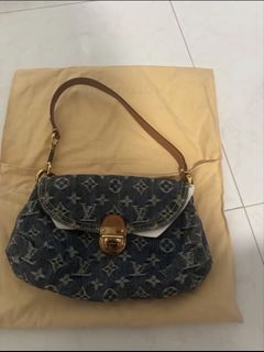 (Category: ) located in . Submitted by preloved.marketplace (Listing ID 1428219132, Image 1). Description: .