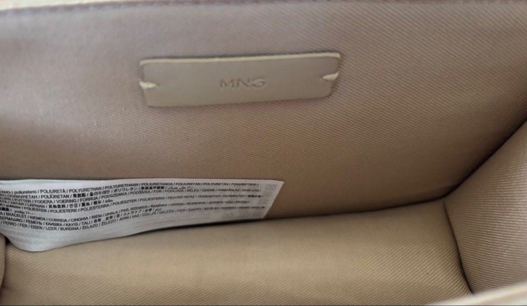 Mango Shoulder Bag with Chain Strap (Category: Shoulder Bags) located in Batangas. Submitted by aveena0413 (Listing ID 1428209849, Image 3). Description: Brand: Mango • Size: Small • Color: Beige • Strap: Gold chain Condition: Slightly used with minimal signs of usage, but still in good condition. Perfect for everyday use or casual outings—simple, classy, and easy to match with any outfit 🤍.