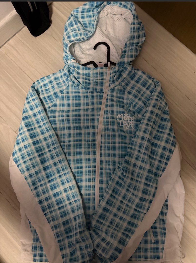 Mertra Plaid Jacket (Category: Coats, Jackets and Outerwear) located in Singapore. Submitted by urauntieee67 (Listing ID 1428228708, Image 1). Description: offer me.