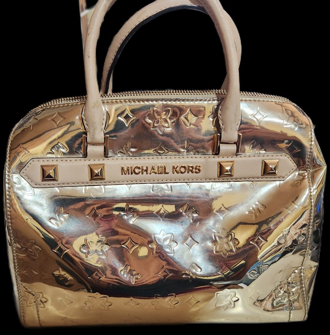 Michael Kors Kara Duffle Bag (Category: Luxury Bags & Wallets) located in Makati City. Submitted by juandiego2150 (Listing ID 1428159930, Image 2). Description: Help me declutter. I'm selling my Michael Kors Kara duffle bag for 1500 php only. Bought at the Greenbelt store nung 2018 pa so 8 years old na ang bag. Minor scratch lang naman po sa handle since naka store lang naman siya sa cabinet ko and pag may mga special occasions ko lang siya ginag