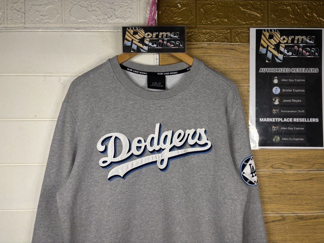 MLB DODGERS EMBROIDERED CREWNECK (Category: Activewear) located in Cabuyao City. Submitted by pormanation-thrift-store (Listing ID 1428108591, Image 3). Description: MLB DODGERS EMBROIDERED CREWNECK Condition: LIKE NEW Color rate: 10/10 (PWEDE SA MASELAN) Size: MEDIUM- LARGE Dimes: 21.5”Wx29”L Issue: NONE‼️ Price: 1200.