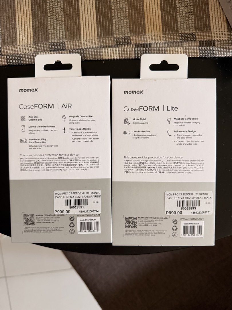 Momax Caseform lite Iphone 17 promax (Category: Cases & Sleeves) located in Taguig. Submitted by cams_declutter (Listing ID 1428157095, Image 2). Description: Caseform lite for 17 promax White and balck As set .