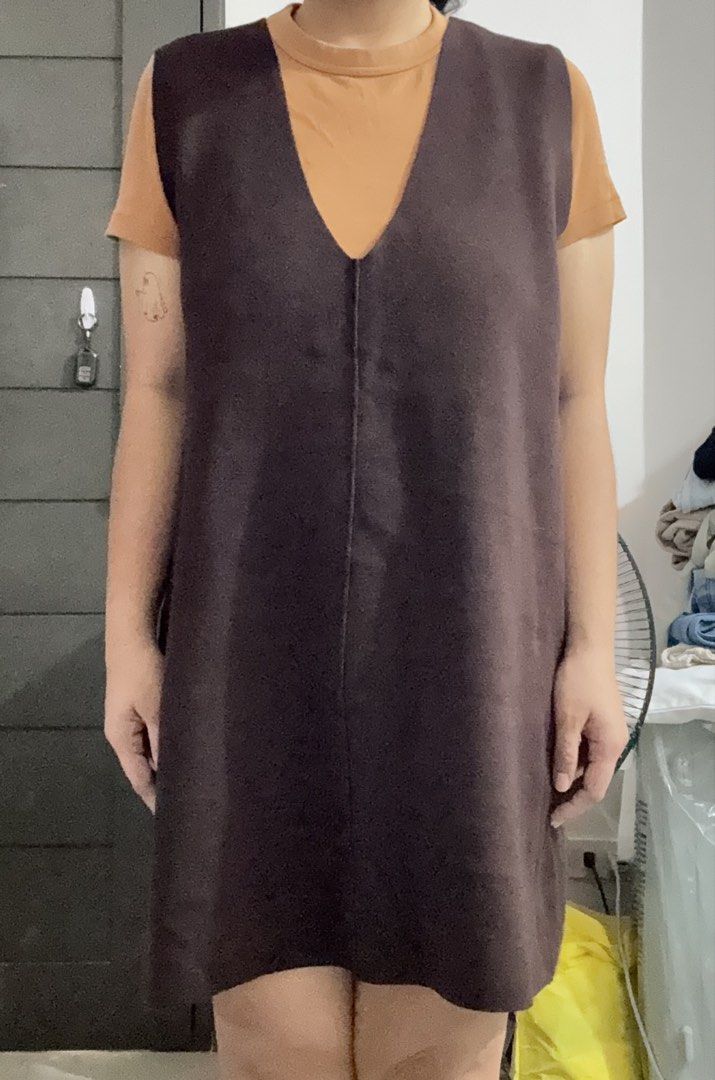 MUJI Brown V-Neck Dress (Category: Dresses) located in Quezon City. Submitted by ceeceee_ (Listing ID 1428098550, Image 3). Description: Muji Brown Dress - Medium (can fit to Large) .