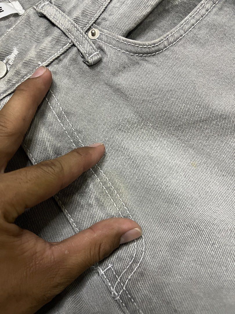 Muse acid washed gray baggy pants (Category: Jeans) located in Laguindingan. Submitted by thriftn0_limits (Listing ID 1428151344, Image 2). Description: Muse acid wash grey baggy pants Waist: 30 Length: 39 Thigh: 13.5 Hem: 10 Good condition No issue Clean Hard/ heavy denim 600 + sf.