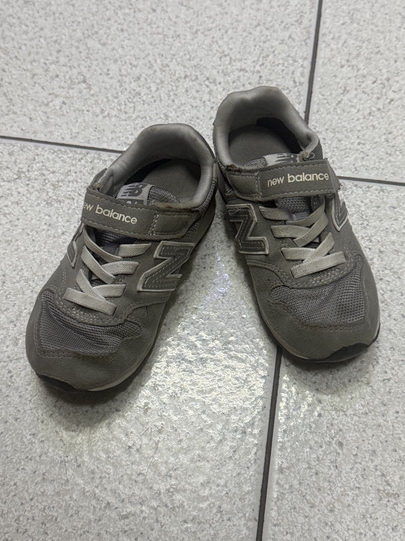 New Balance 996 Gray Sneakers (Category: Sneakers) located in Manila. Submitted by kenrich168 (Listing ID 1428147440, Image 3). Description: .