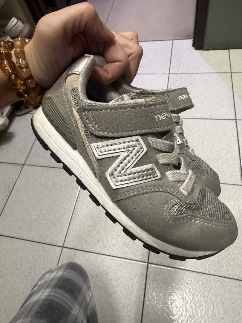 New Balance 996 Gray Sneakers (Category: Sneakers) located in Manila. Submitted by kenrich168 (Listing ID 1428147440, Image 2). Description: .