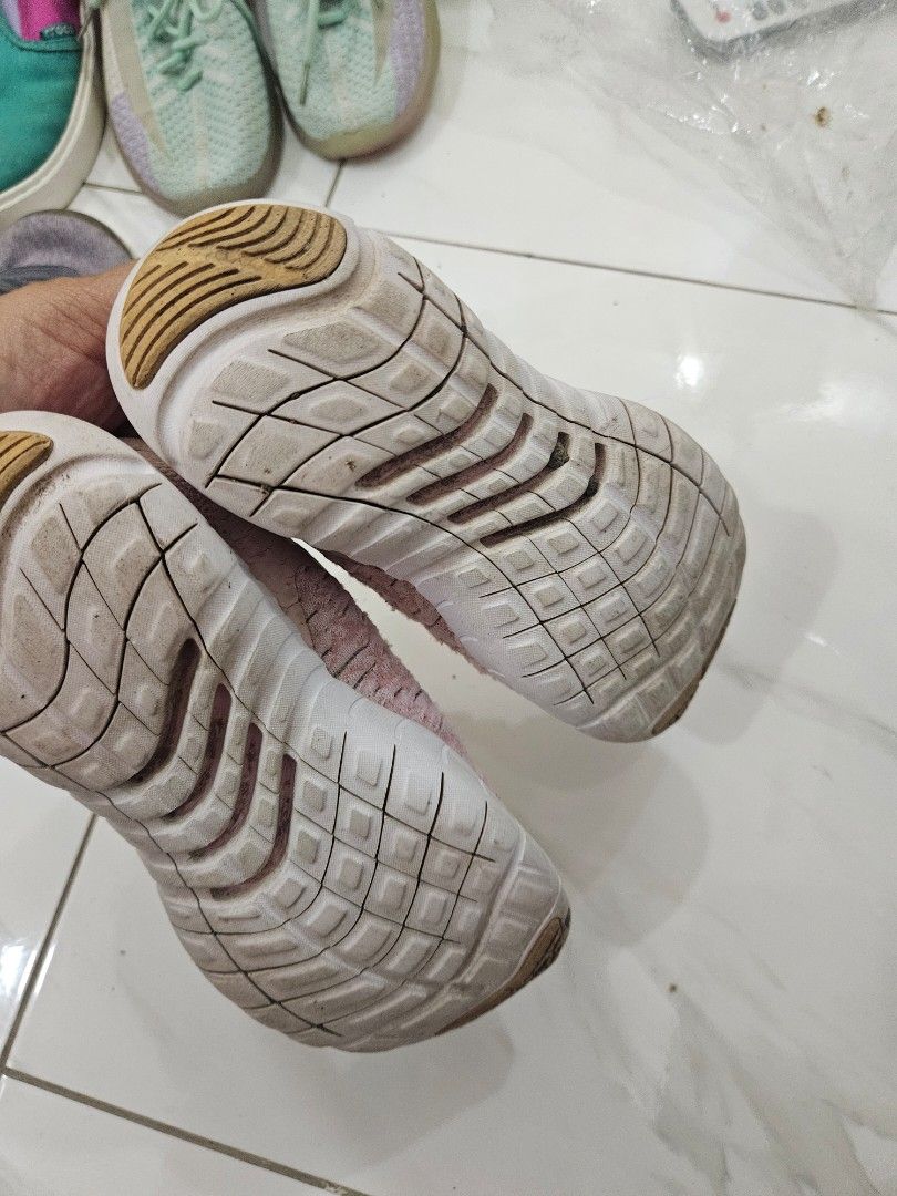 Nike Free RN Pink Sneakers (Category: Babies & Kids Fashion) located in Manila. Submitted by cloverclothes (Listing ID 1428124778, Image 3). Description: size 32 can wear 6-8y super comfy authentic nike. decluttering my stuffs. .
