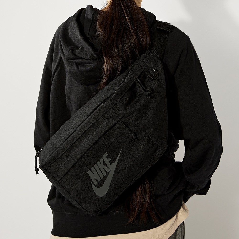 由 xihcx (刊登 ID 1428132274，圖片 1) 提交，位於 台北市 (Taipei) 的 NIKE Tech Hip Pack 斜背包 大容量腰包 運動腰包 休閒腰包 (類別：腰包、手拿包)，說明：•型號｜BA5751-010 •可🍟🔥💩。