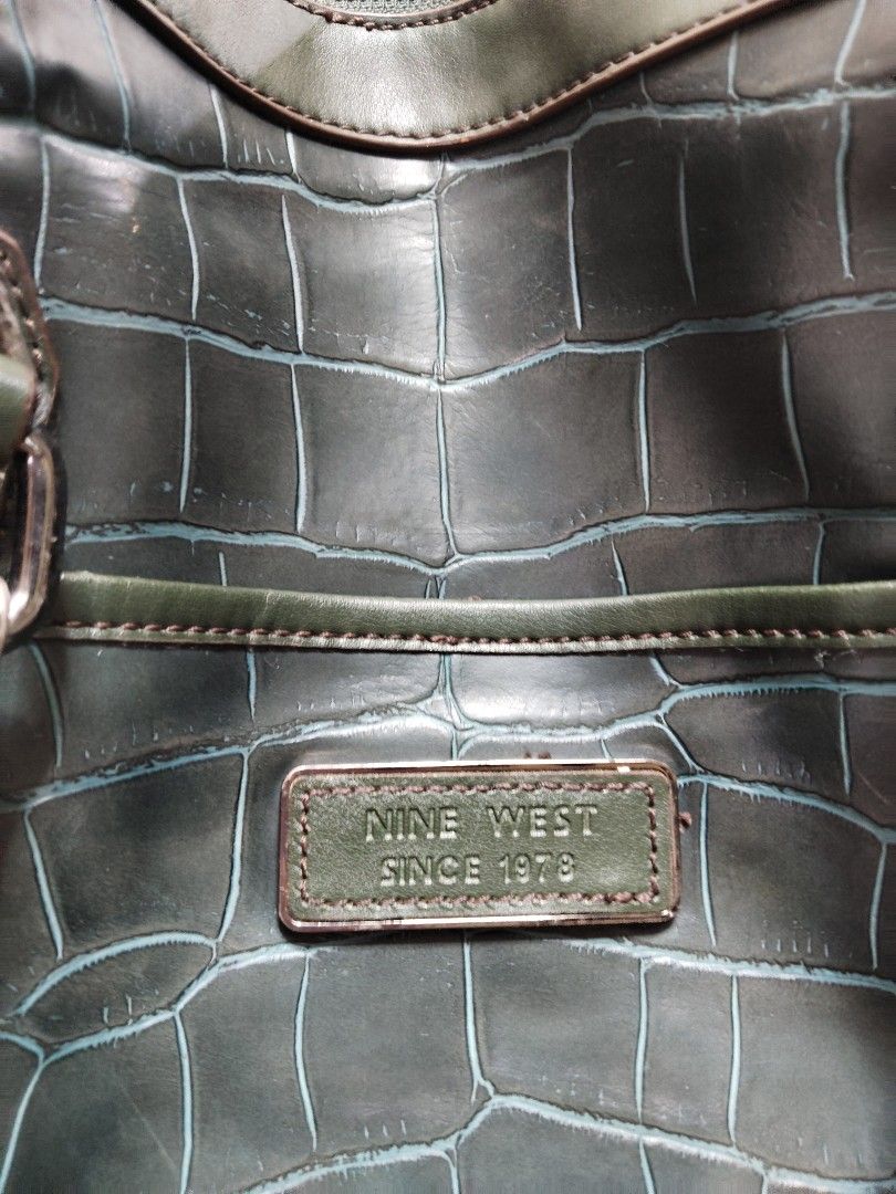 Nine West Green Crocodile Handbag (Category: Luxury Bags & Wallets) located in Batangas. Submitted by kasualcornerph (Listing ID 1428156695, Image 2). Description: Stylish Nine West handbag in a unique green crocodile pattern. Features a top handle and a detachable shoulder strap for versatile carrying options. The interior is spacious, with a branded tag. The bag has a zipper closure and includes a small pocket on the front. Made from PU materia