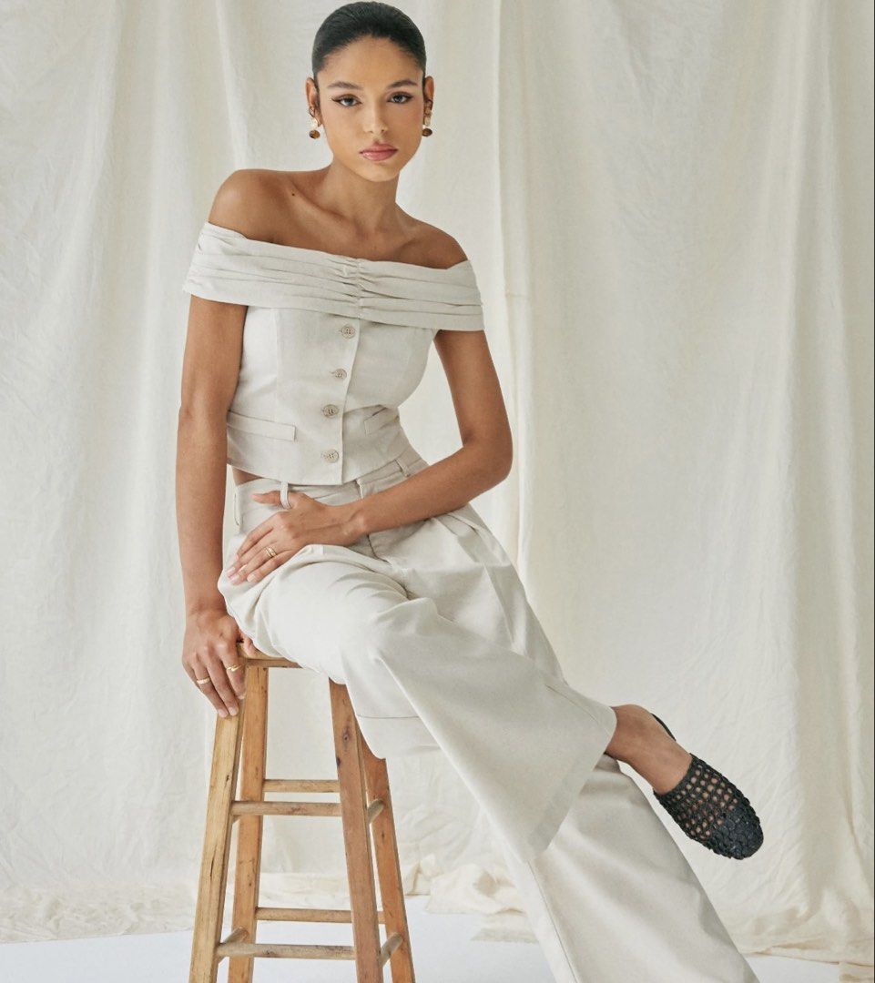 Cider Off-Shoulder Top (Category: Blouses) located in Cebu City. Submitted by declutterwithmecebu (Listing ID 1428238299, Image 2). Description: Elegant off-shoulder top in a neutral color. Features a ruched neckline and button-down front. Includes two small pockets. A versatile piece suitable for various occasions..