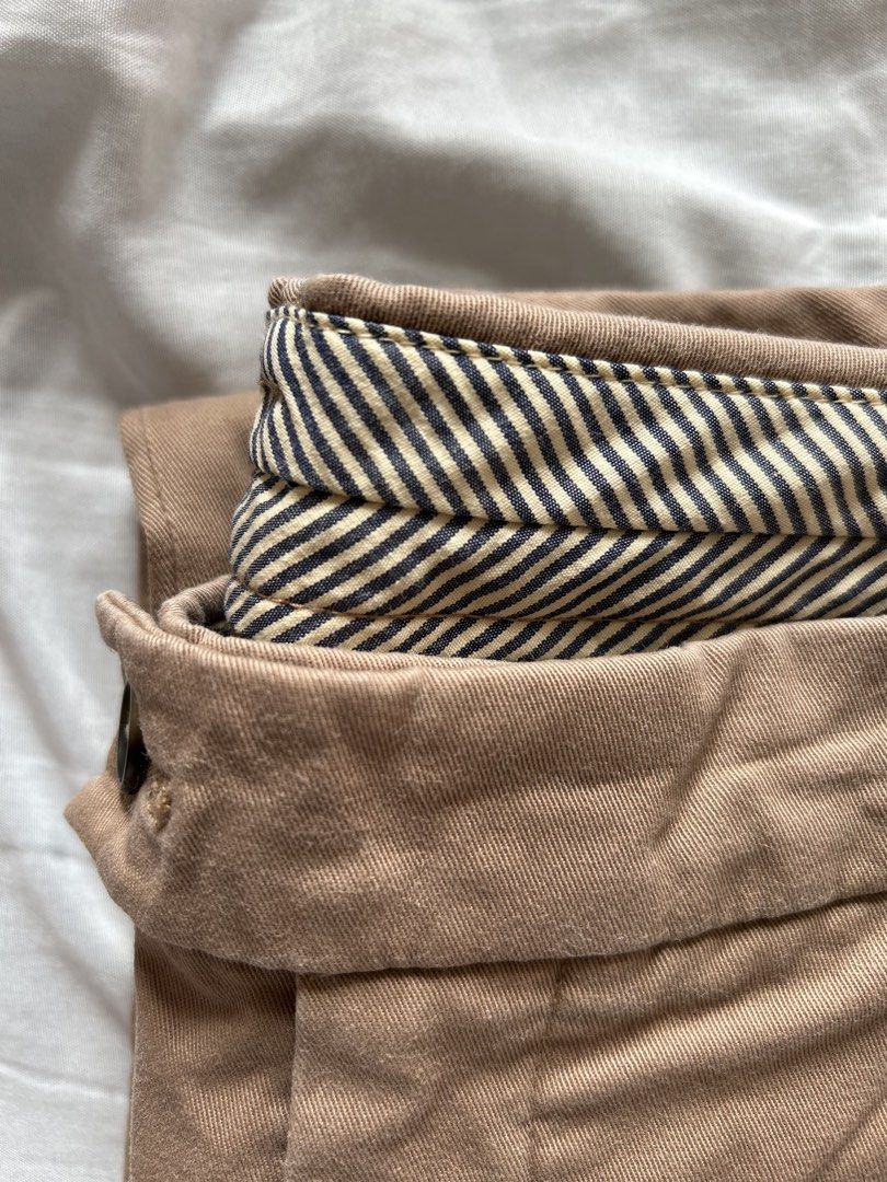 Original Uniqlo Pants - Dark Beige (Category: Other Bottoms) located in Manila. Submitted by morax14 (Listing ID 1428175535, Image 2). Description: Length: 35in Size: S-M Brand: Uniqlo Brown Pants .
