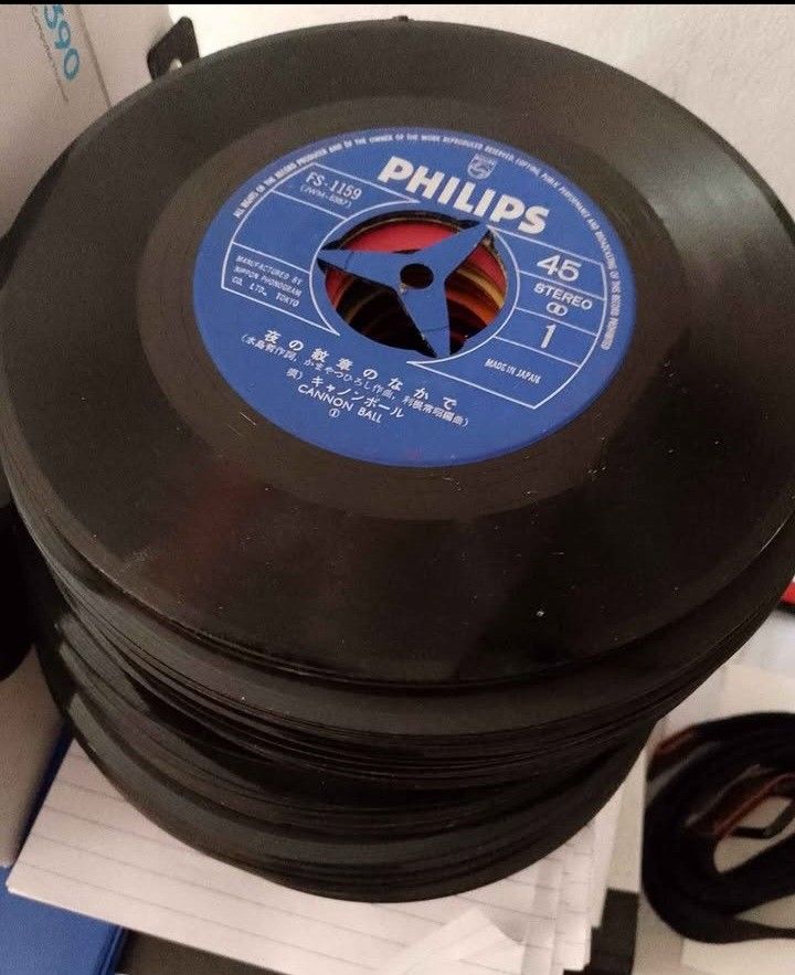 Philips 45 RPM Vinyl Records (Category: Vinyls) located in Mandaluyong City. Submitted by ronald_1230 (Listing ID 1428192961, Image 1). Description: wholesale vinyl 45 records 25 pesos each ...great for restaurant decorating and clock building..meet ups around mandaluyong .