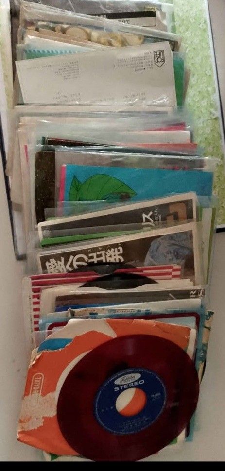 Philips 45 RPM Vinyl Records (Category: Vinyls) located in Mandaluyong City. Submitted by ronald_1230 (Listing ID 1428192961, Image 2). Description: wholesale vinyl 45 records 25 pesos each ...great for restaurant decorating and clock building..meet ups around mandaluyong .