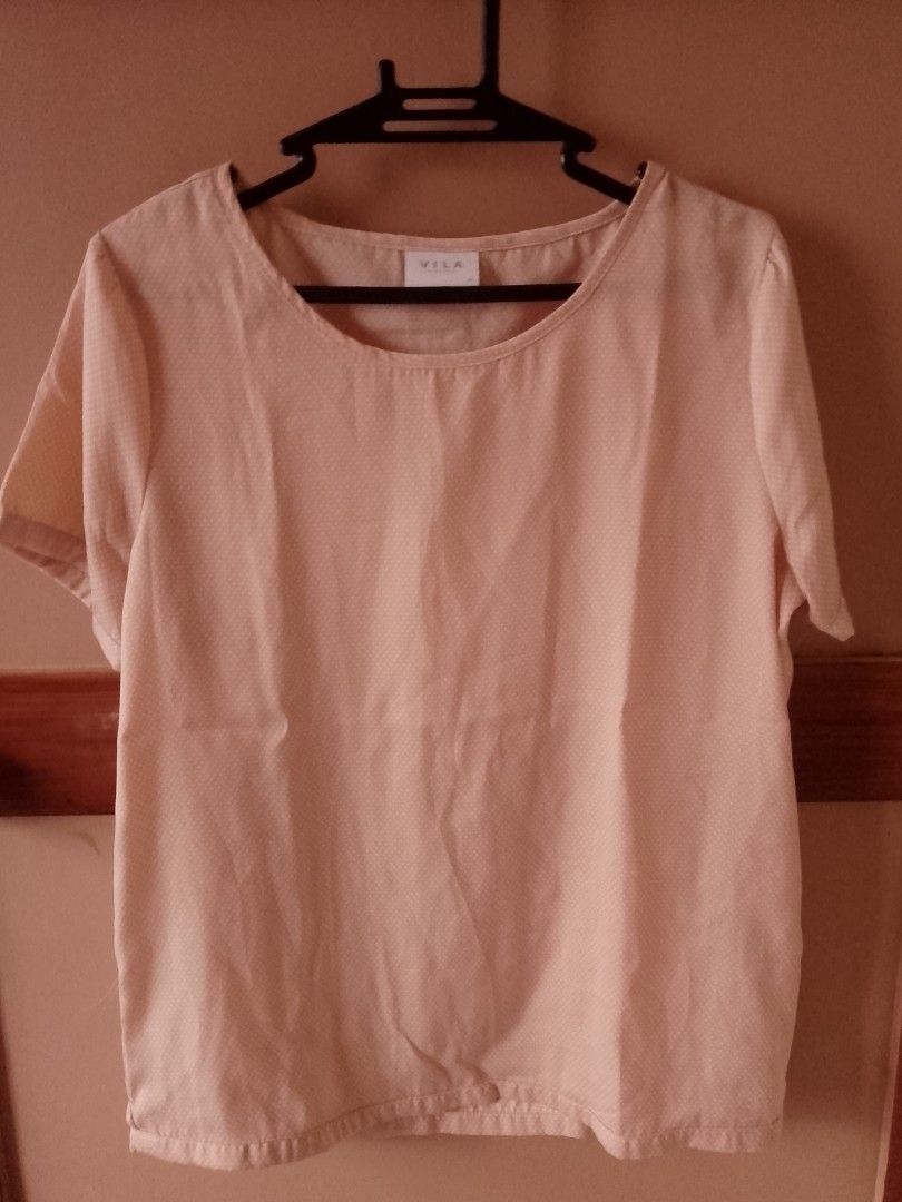 Plain Beige Top (Category: Blouses) located in Taytay. Submitted by looids (Listing ID 1428101789, Image 1). Description: In good condition bloyses. Wearable. .