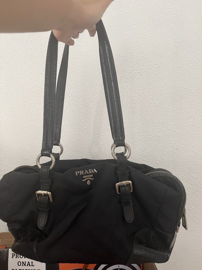 Prada Black Handbag (Category: Luxury Bags & Wallets) located in Manila. Submitted by rosemaryclothing (Listing ID 1428112942, Image 1). Description: Well used. Spacious naman..