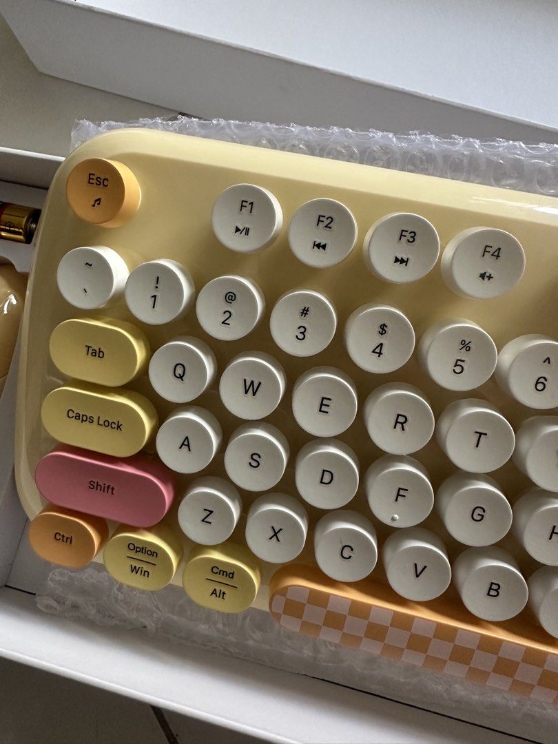 Retro Wireless Keyboard and Mouse Set - Yellow462913017836349442