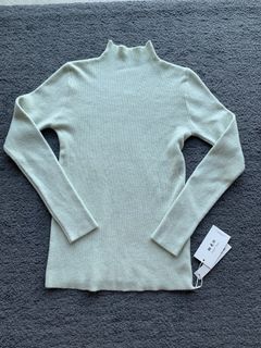 (Category: ) located in . Submitted by trytoclearmywardrobe (Listing ID 1428105327, Image 1). Description: .