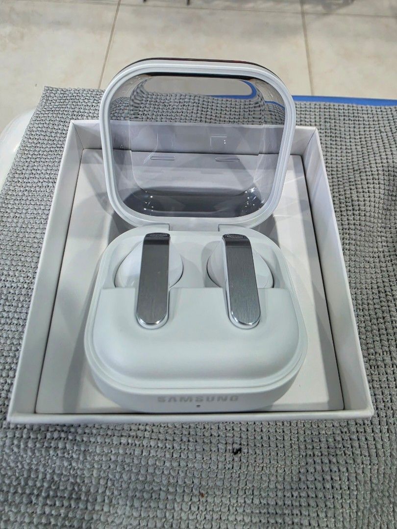 Samsung Galaxy Buds 4 - Practically Brand New