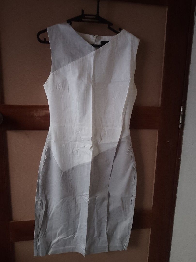 Sleeveless Color Block Dress (Category: Dresses) located in Taytay. Submitted by looids (Listing ID 1428101410, Image 1). Description: Nice dress for formal occasion. Fit to slim figure. Good condtion. .