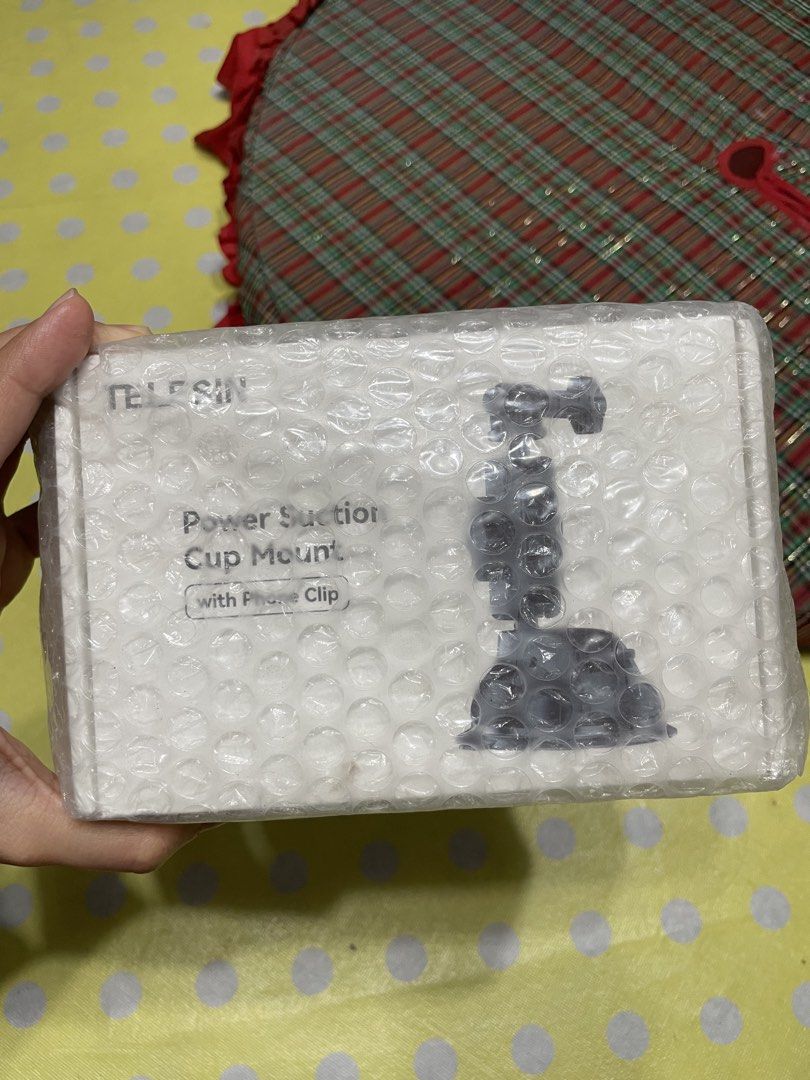 Telesin Power Suction Cup Mount with Phone Clip (Category: Mounts & Holders) located in Valenzuela. Submitted by criszaconcepcion (Listing ID 1428201801, Image 1). Description: Rfs: i accidentally bought 2 items sobrang kapit nito sa hood ng sasakyan ito naka mount. i can send a video .