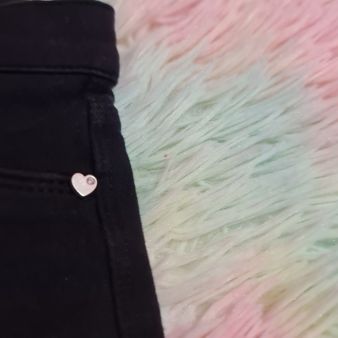 Terranova Black Pants for Kids (Category: Babies & Kids Fashion) located in Las Pinas. Submitted by assortedkidzstuffs (Listing ID 1428142651, Image 3). Description: terranova kids pants worn less than 5x saglit 6-7 on tag (fits 6-7y++) adjustable ung waist very nice fit ang nice and comfy ng fabric, a bit stretchy.