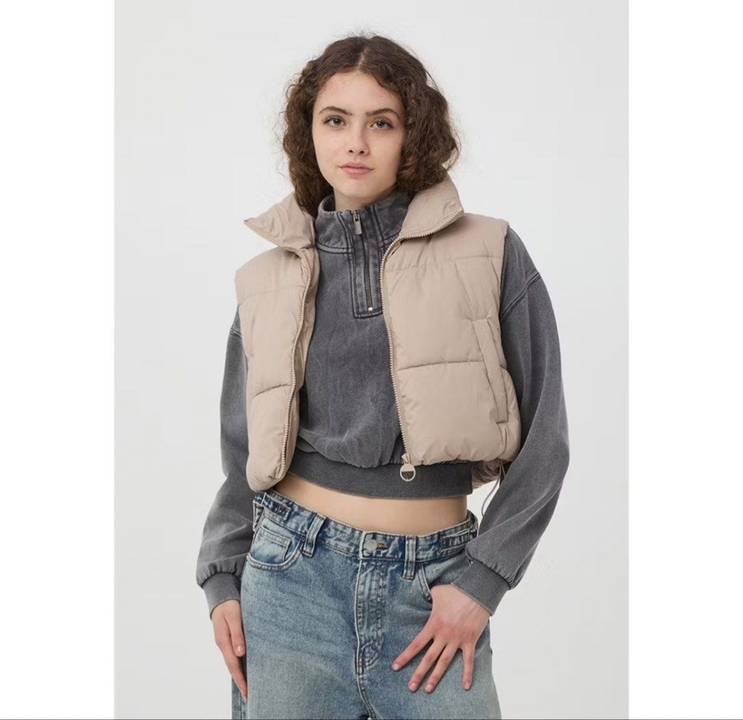Terranova Puffer Vest - Beige M (Category: Vests) located in Santa Maria. Submitted by catmeow11 (Listing ID 1428240531, Image 3). Description: Terranova puffer vest Size M para di ganong cropped Nice color Like new Used once in shanghain.
