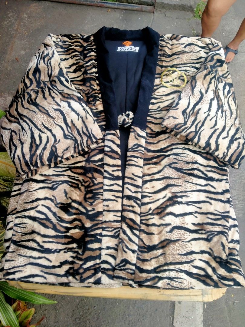 Tiger Print Jacket BATHROBE 800freeship (Category: Coats, Jackets and Outerwear) located in Naga. Submitted by princepao81458 (Listing ID 1428249053, Image 2). Description: BATHROBE 800 FREESHIP MABIGAT YAN UNLIVOUCH MAPAOPEPA (FB).