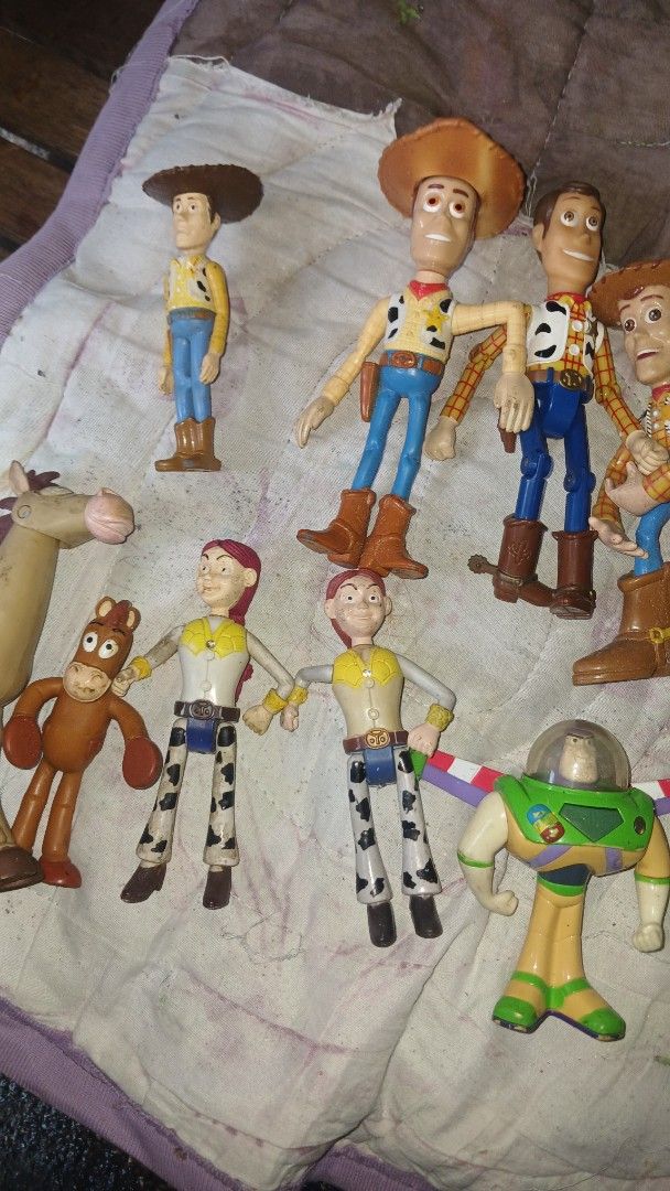 Toy Story Figures and VTech Toy (Category: Kids Toys) located in Manila. Submitted by marcas022798212 (Listing ID 1428223494, Image 2). Description: 1000 take all .