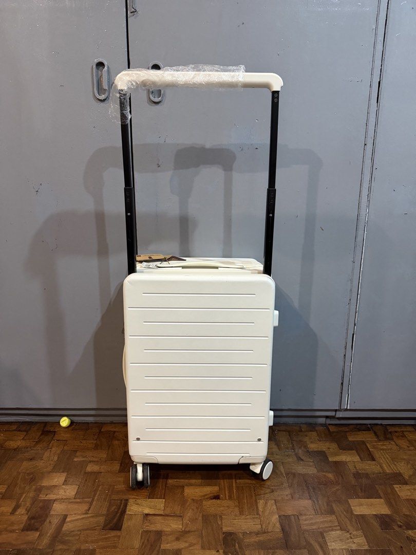 Travel Basic size 22 hard case luggage White (Category: Luggage) located in Manila. Submitted by kaelstoypalace (Listing ID 1428136019, Image 3). Description: Brand new TSA lock Double wheel.