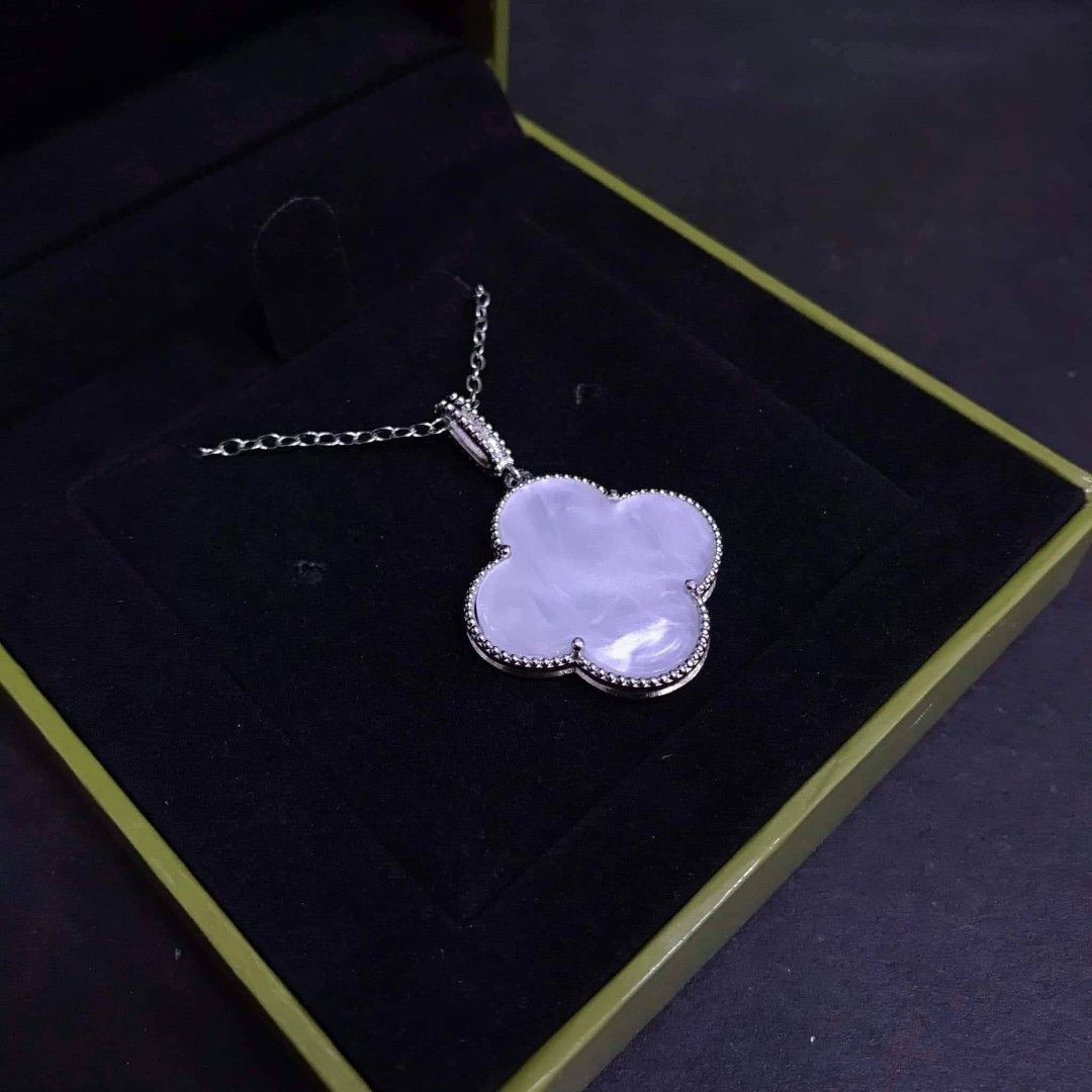 Van Cleef & Arpels Alhambra Necklace (Category: Luxury Accessories) located in Manila. Submitted by celstainlessjewelry (Listing ID 1428186929, Image 2). Description: Authentic Van Cleef & Arpels Alhambra necklace. Features a clover-shaped pendant with a delicate chain. Comes with the original box and shopping bag. The necklace is a classic design, perfect for adding a touch of elegance to any outfit. A timeless piece from a renowned luxury brand