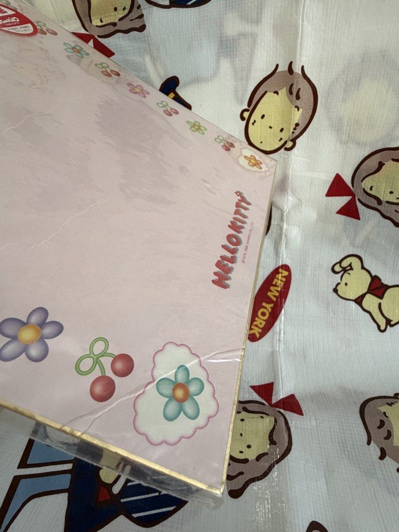 Vintage Sanrio Smiles Hello Kitty Message Board (Category: Vintage Collectibles) located in Cebu City. Submitted by kawaiiparty (Listing ID 1428158114, Image 3). Description: New but with flaws, the cardboard inside is crumpled on the edges, pls see pics Never opened With gold lining Vintage 1999 Wysiwyg.