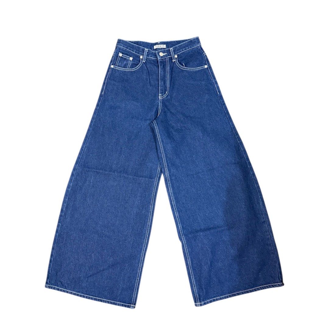Virkin blue baggy denim jeans (Category: Jeans) located in Manila. Submitted by dja23 (Listing ID 1428206609, Image 1). Description: Width: 28 in Length: 41 in Thigh: 13.5 in Leg hole: 14 in No issue.