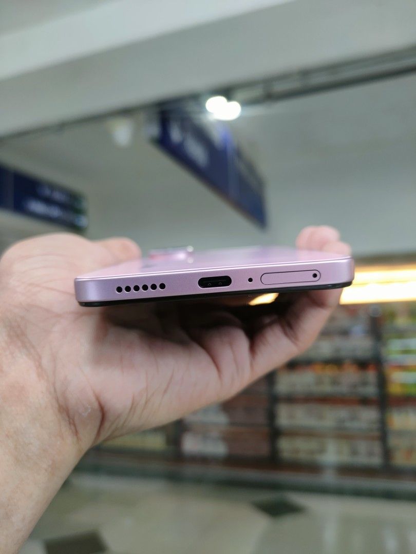 Vivo v60 Lite 5G (Category: Vivo) located in Manila. Submitted by tacorio21 (Listing ID 1428109992, Image 3). Description: - Vivo V60 Lite 5G - Stylish pink color - 256GB storage -No Dents or Any scratches - Ready for use Php 16,000.