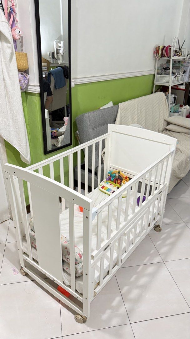 White Baby Crib with Wheels (Category: Cots & Cribs) located in Valenzuela. Submitted by amarabiancatiu (Listing ID 1428134320, Image 2). Description: Last price posted na, madispose lang. Bought for 8,000 last March 2025. Used as safe place lang pag need iwan si baby for restroom breaks, or if need magluto. hindi natulugan ng baby. as-is except the white linen, with 3 inch foam from Uratex. dismantling not recommended..