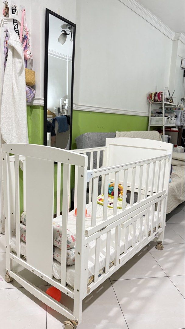 White Baby Crib with Wheels (Category: Cots & Cribs) located in Valenzuela. Submitted by amarabiancatiu (Listing ID 1428134320, Image 1). Description: Last price posted na, madispose lang. Bought for 8,000 last March 2025. Used as safe place lang pag need iwan si baby for restroom breaks, or if need magluto. hindi natulugan ng baby. as-is except the white linen, with 3 inch foam from Uratex. dismantling not recommended..