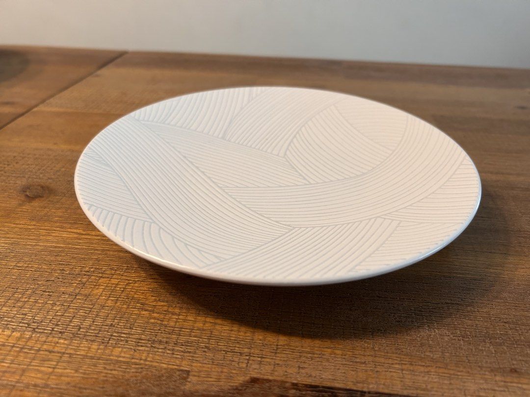 White Boutique Textured Dinnerware Set440767819211745283