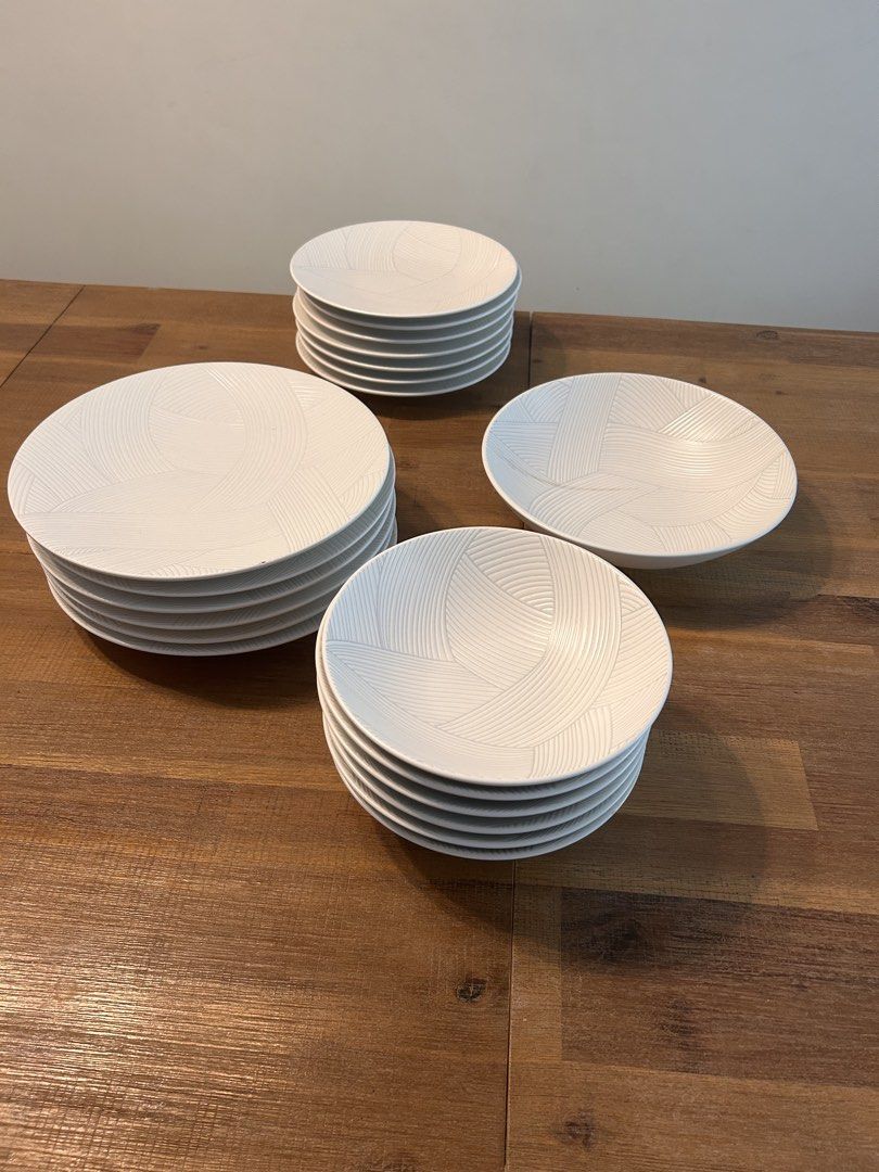 White Boutique Textured Dinnerware Set440767819211745280