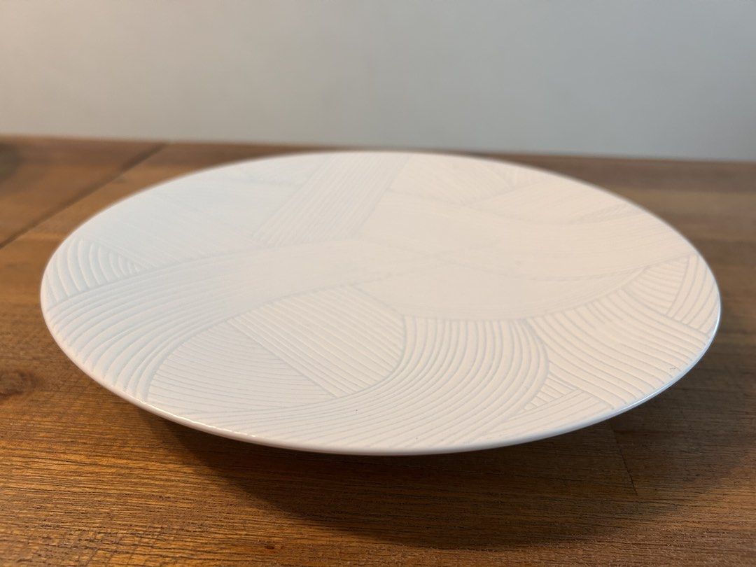 White Boutique Textured Dinnerware Set440767819211745282