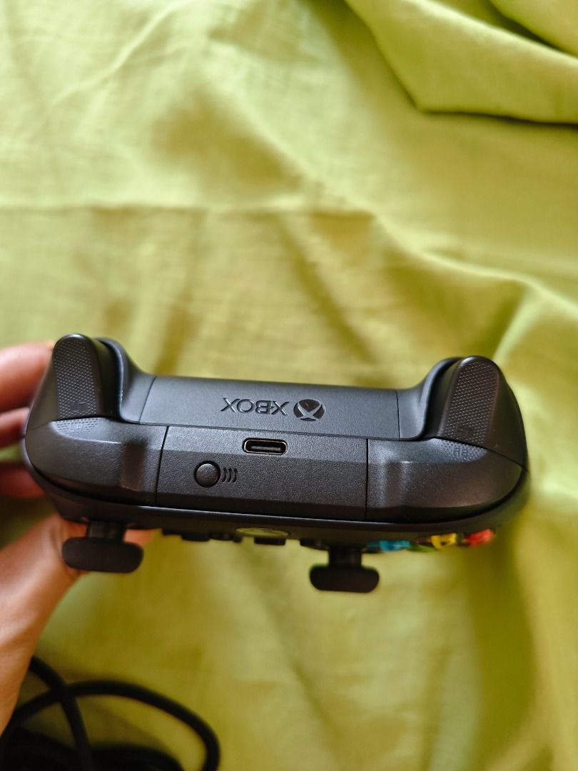 Xbox Series X/S Controller - Black (Category: Controllers) located in Caloocan City. Submitted by xtian2817 (Listing ID 1428037140, Image 2). Description: XBOX wireless controller compatible in xbox or pc/laptop RFS: Decluttering -slighty negotiable.
