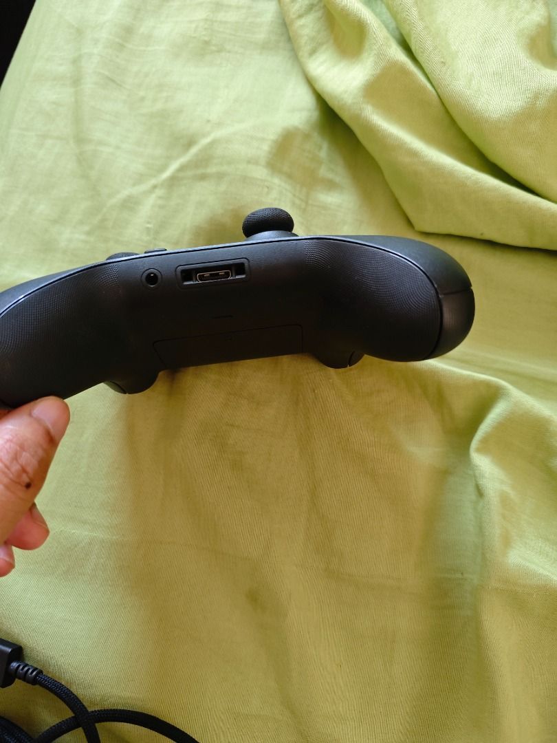 Xbox Series X/S Controller - Black (Category: Controllers) located in Caloocan City. Submitted by xtian2817 (Listing ID 1428037140, Image 3). Description: XBOX wireless controller compatible in xbox or pc/laptop RFS: Decluttering -slighty negotiable.