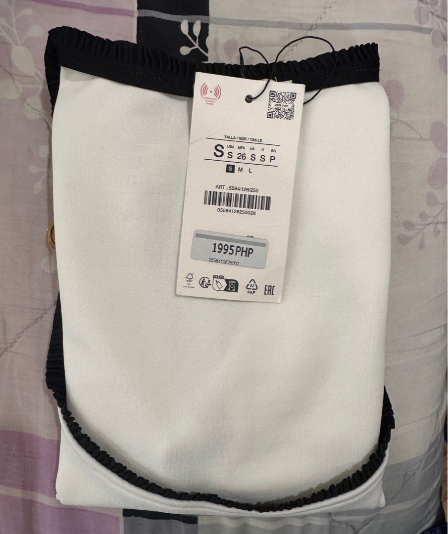 Zara Contrast Trim Knit Top (Category: Sleeveless) located in Manila. Submitted by kaye_md (Listing ID 1428154951, Image 3). Description: Brand new Bought from pasabuy RFS: too small.
