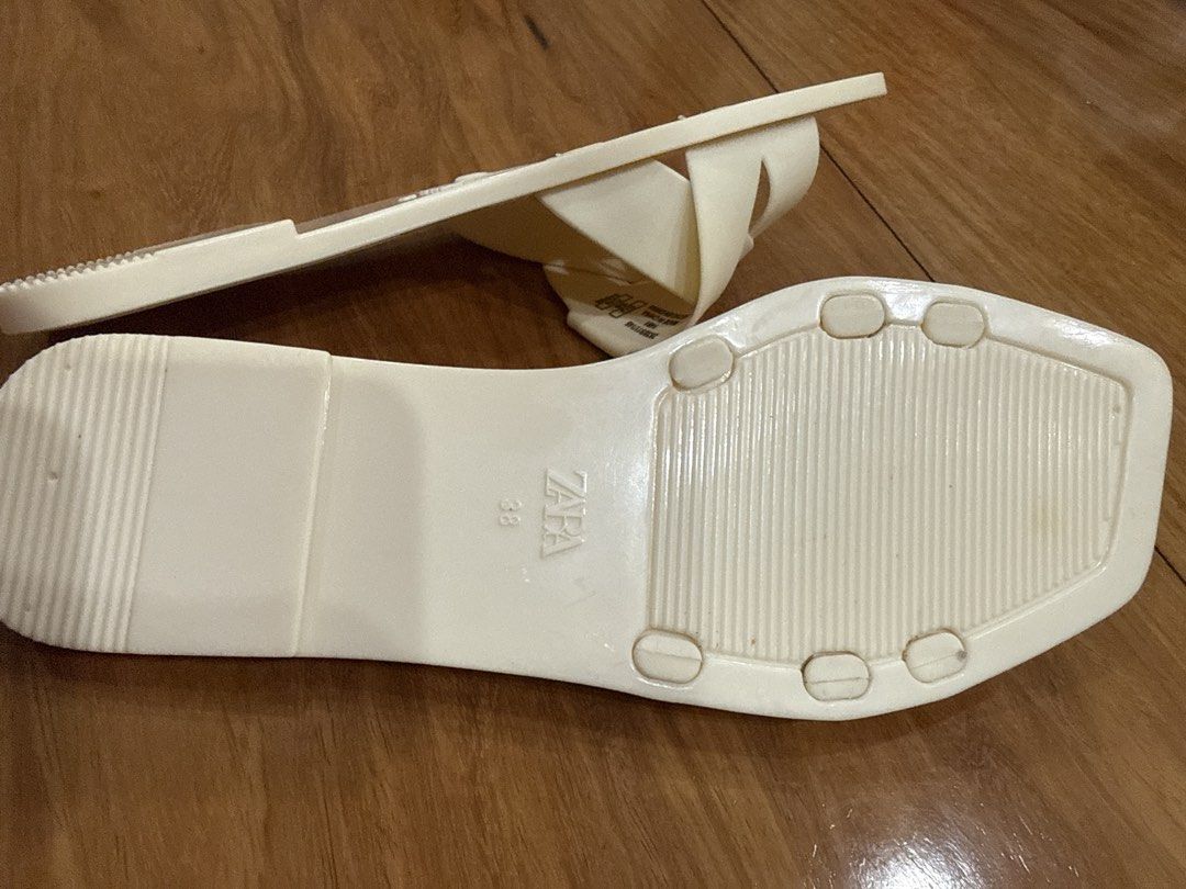 Zara Cream-Colored Sandals Size 38 (Category: Flats & Sandals) located in Makati City. Submitted by upcyclelady (Listing ID 1428221964, Image 2). Description: .