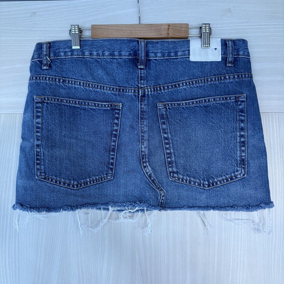 ZARA Distressed Denim Skirt (Category: Skirts) located in Mandaluyong City. Submitted by babells (Listing ID 1428158078, Image 2). Description: Reason for selling: Decluttering Product details: Size - Large Color - Distressed Denim Fit - Regular Fit 2 front pockets 2 back pockets Zipped fly Actual product measurements: Waist - 18 inches Length - 13 inches ❗️NOTE❗️ • Item is available unless marked as SOLD • Shipping fee is paid by buyer upon deli