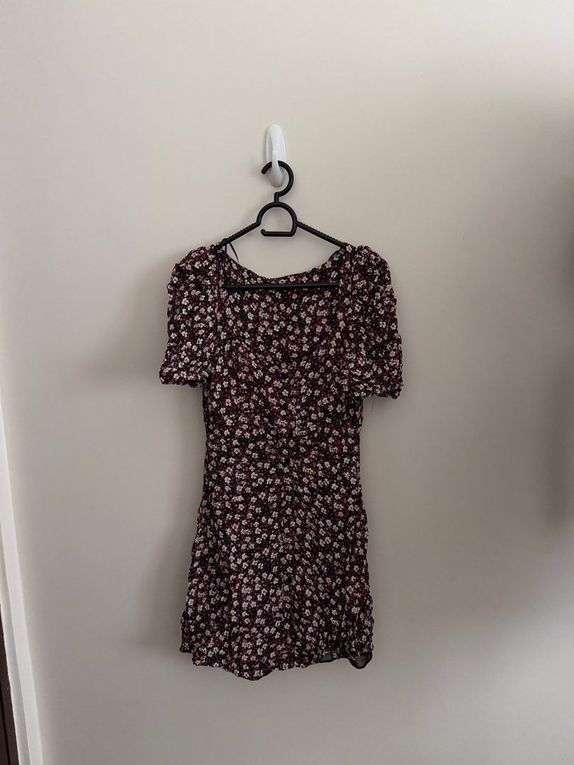 Zara Floral Mini Dress (Category: Dresses) located in Bacolod City. Submitted by 308maria (Listing ID 1428140765, Image 2). Description: .