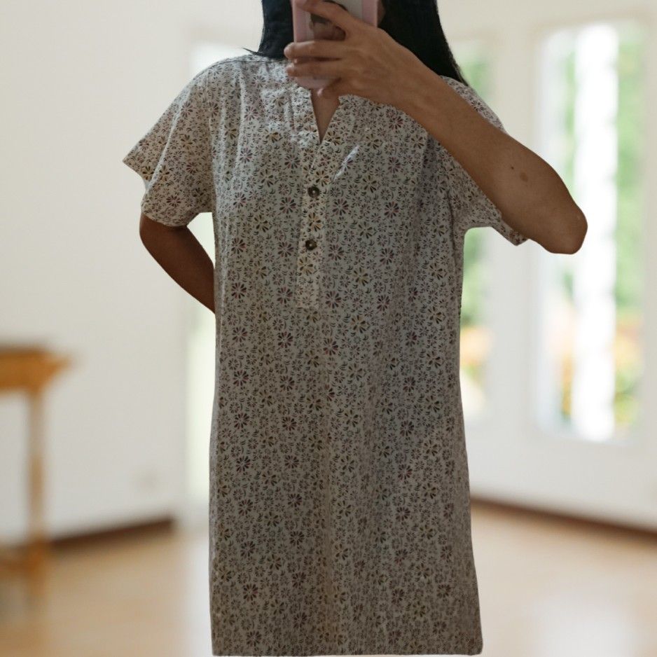 Zara Floral Print Dress (Category: Dresses) located in Manila. Submitted by ninnnyeah (Listing ID 1428083398, Image 2). Description: Brand: Zara Color: White Size: M Length: 87 cm Mode of Payment: GCash Maya (Payment before delivery) Mode of Delivery: J&T Express.
